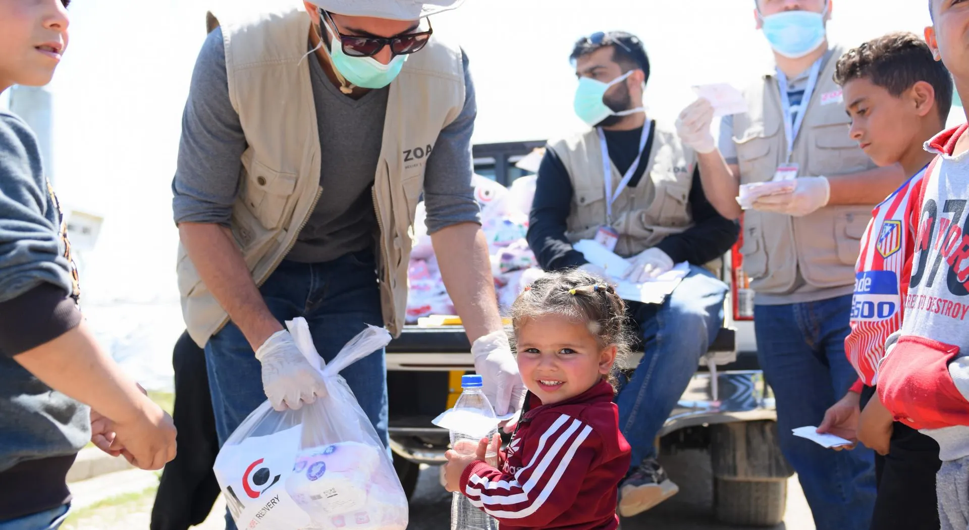 Children in a refugee camp in Iraq interacting with ZOA workers