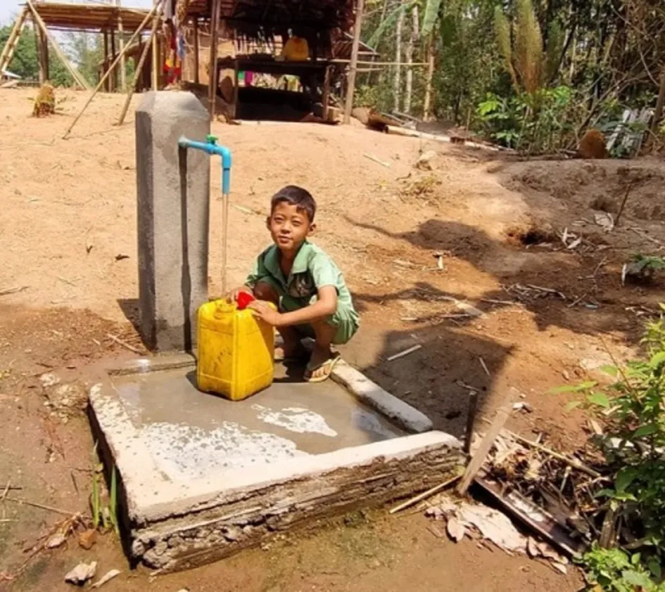 Saw Kwar Lay holt Wasser