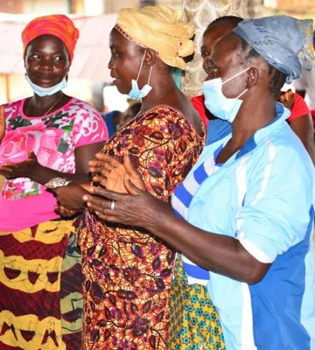 Liberianische Frauen klatschen