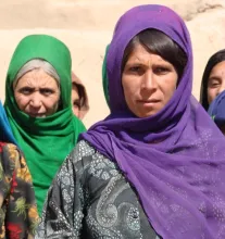 Afghanistan: Zwei Frauen mit buntem Gewand